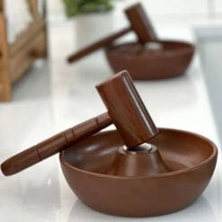 ظرف گردو شکن با چکش