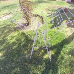 بند رخت فلزی طرح کلبه با روکش سفید